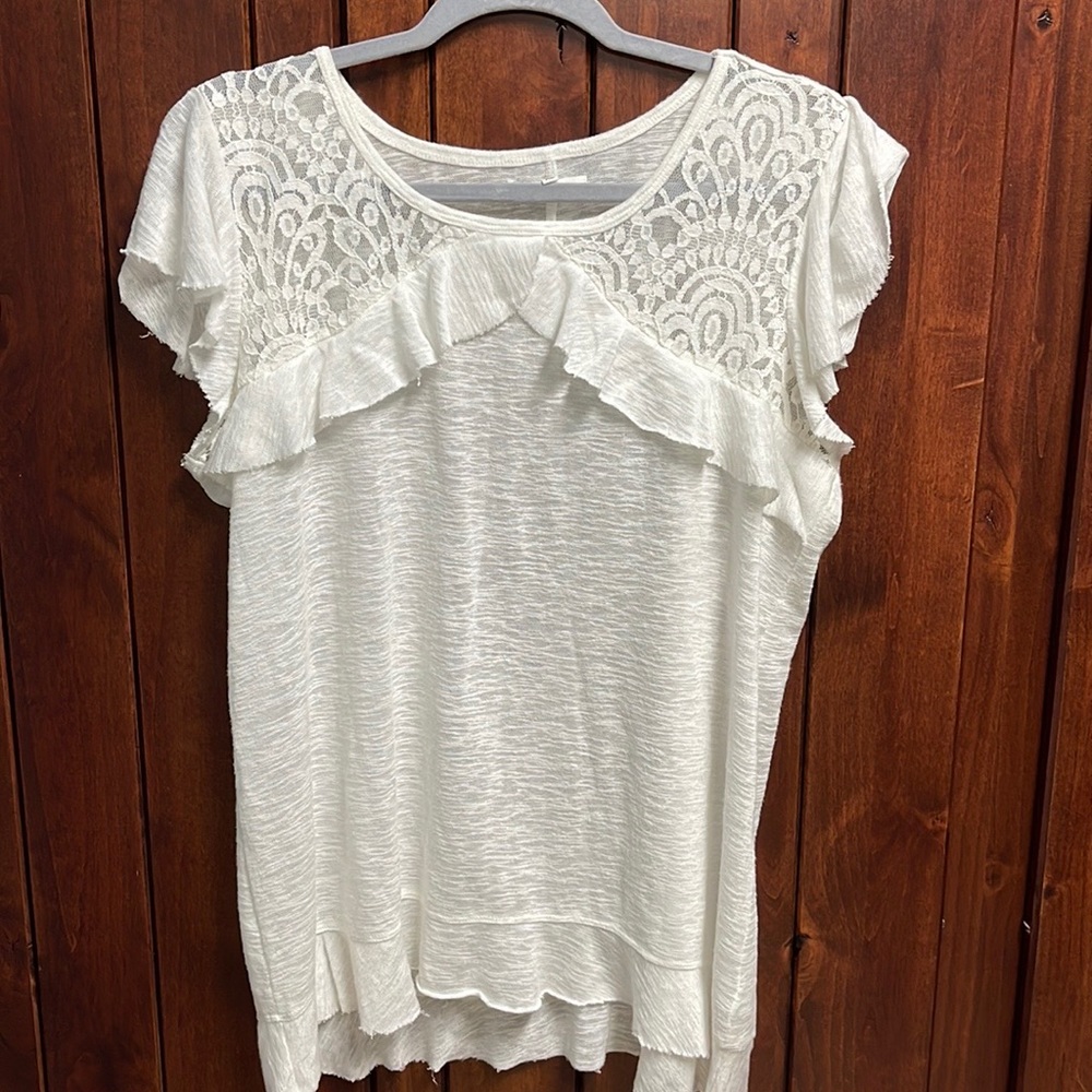 Maurice’s white top with lace